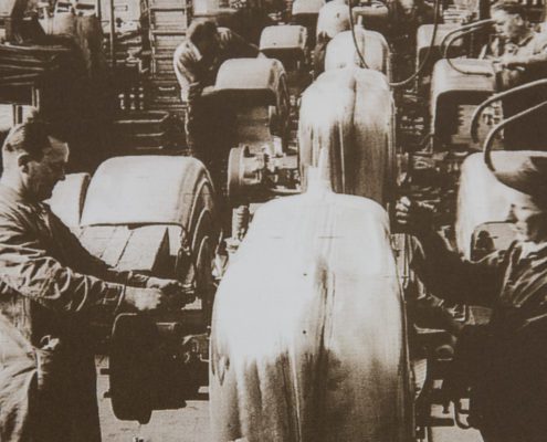 Produktion der Schlepper in der Porschefabrik 