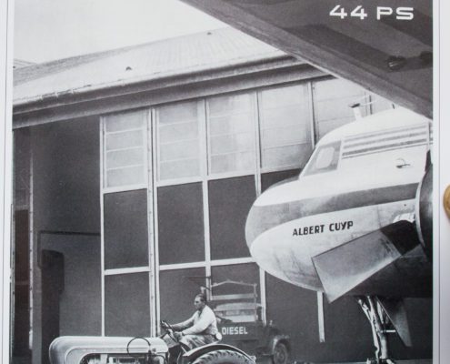 44 PS Schlepper in Gebrauch auf einem Flugplatz 