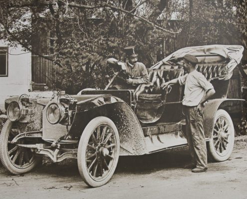 Einer der ersten benzinbetriebenen Wagen für Austro-Daimler in Gebrauch