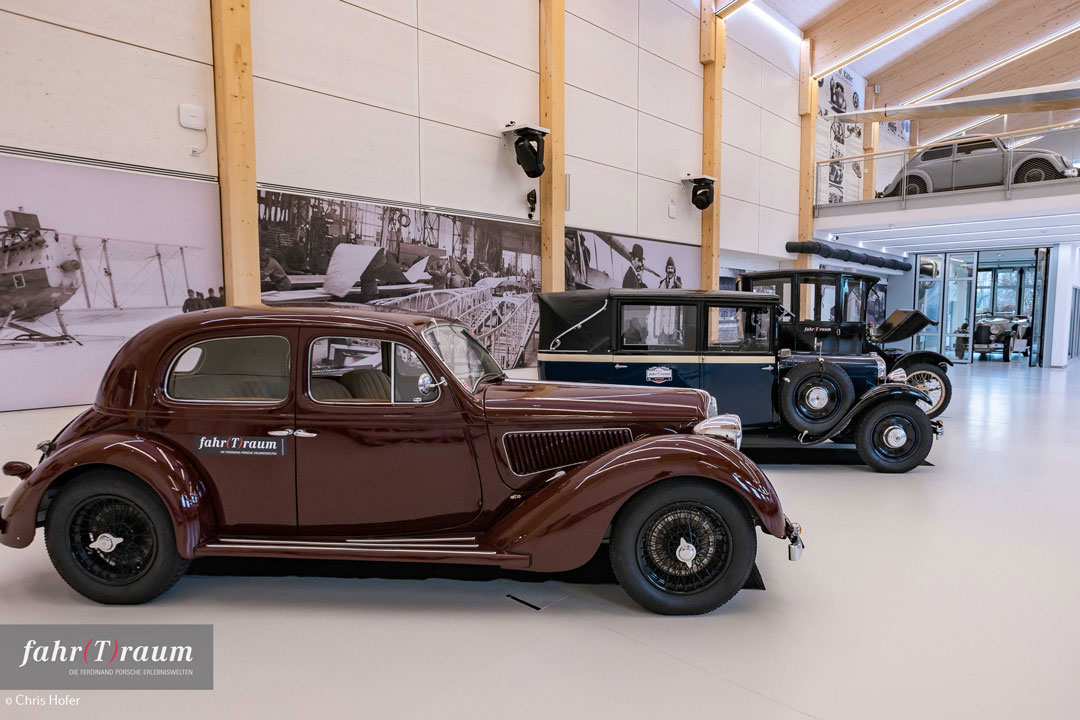 Eventlocation mit verschiedenen Oldtimern ausgestellt Porsche Erlebniswelt